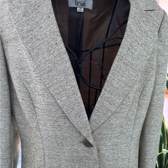 Women's tan tweed Blazer and Skirt Set - Picture 6 of 9